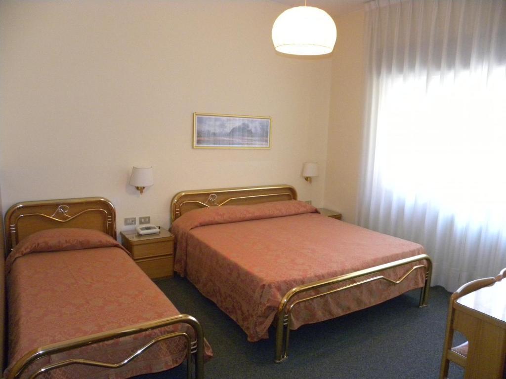 Hotel Rosengarten Pavia Zimmer foto